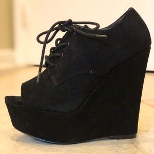 ▪️Steve Madden Black Suede Windupp Platform Wedge Bootie▪️